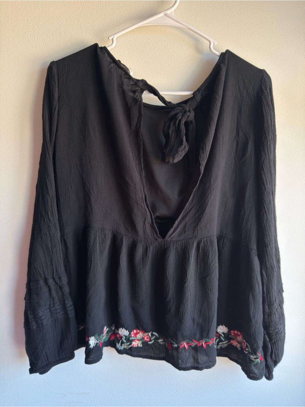 American Eagle Embroidered Floral Peasant Blouse Black Boho Long Sleeve L - Picture 4 of 6